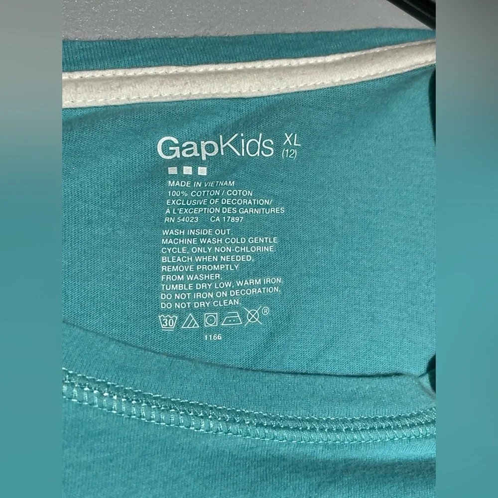 GAP vibrant teal